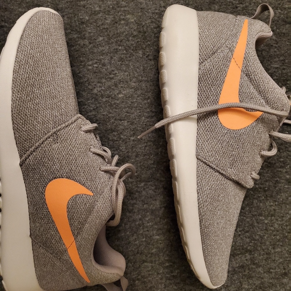 Nike Roshe Run women's sz 9
